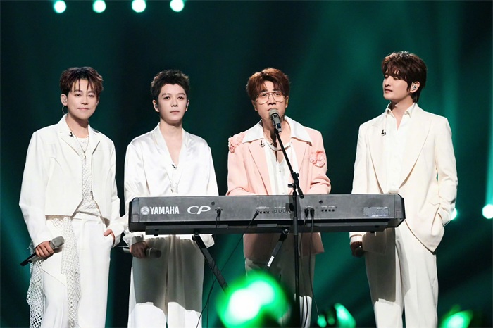 苏醒《披荆斩棘2025》迎总决赛录制 率“快乐老咖”斩获年度冠军战队